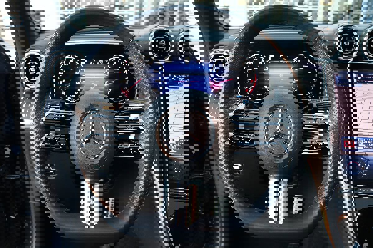 Used 2024 Mercedes-Benz GLC 300 4MATIC w/ AMG Line image 15