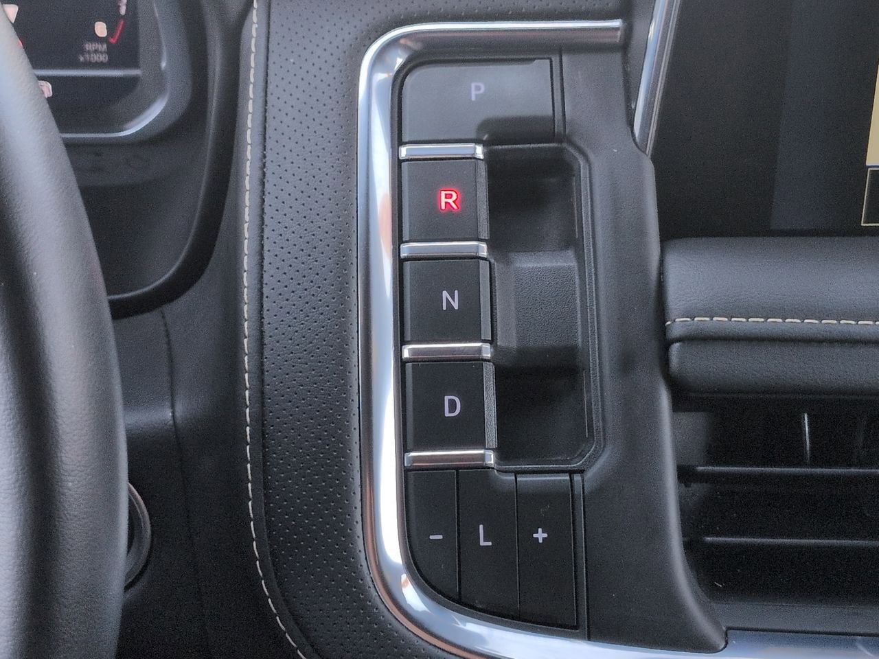 Used 2023 Chevrolet Tahoe Premier AWD/4WD image 16