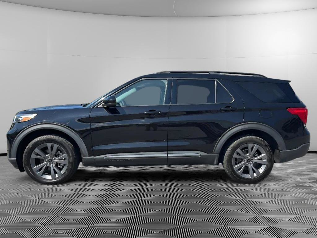 Used 2023 Ford Explorer XLT w/ Equipment Group 202A AWD/4WD image 5