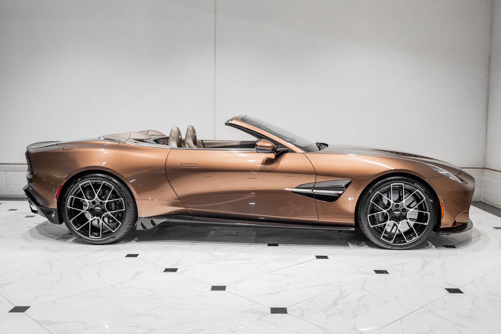 New 2026 Aston Martin Vanquish Convertible RWD image 43