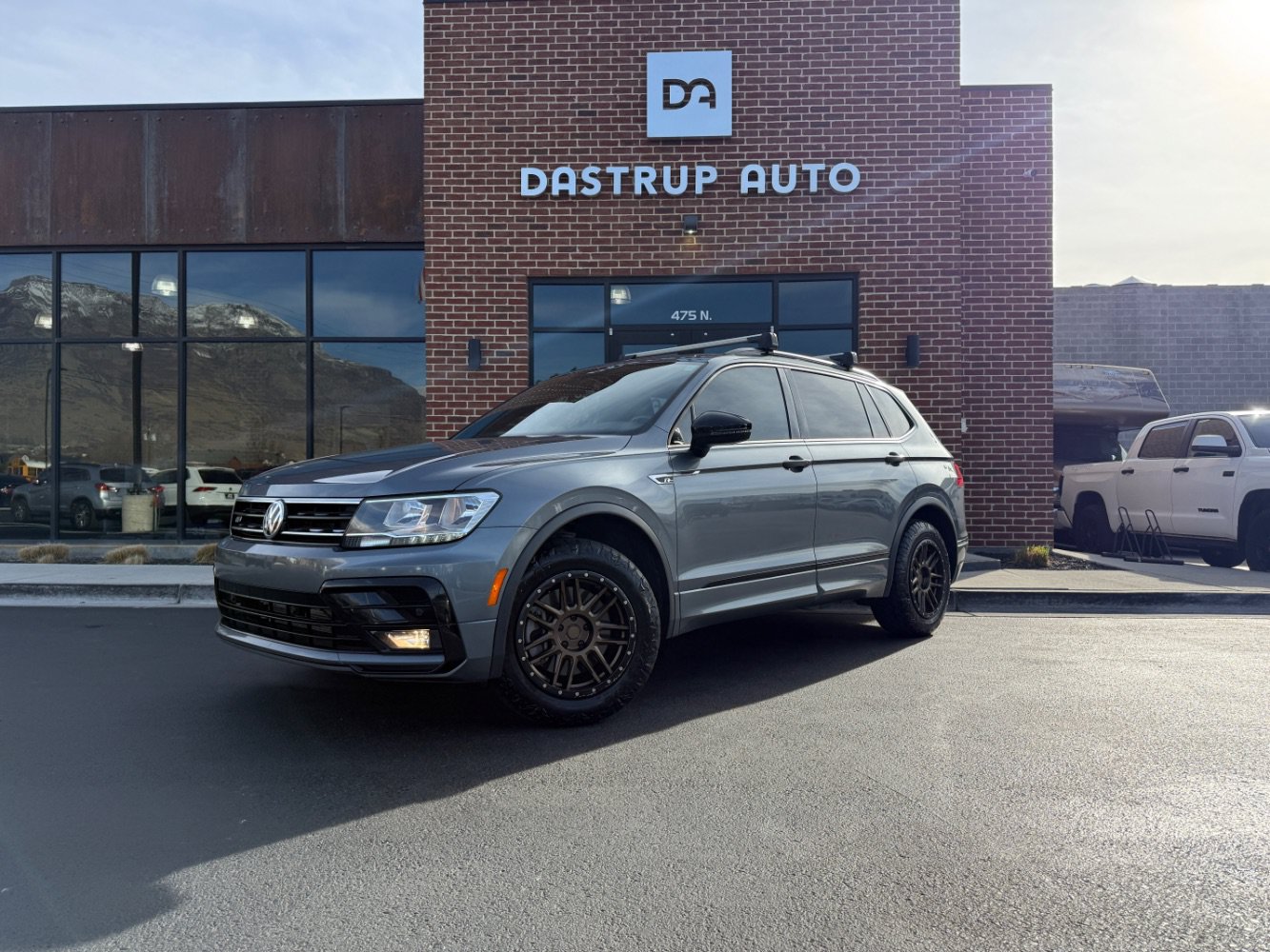 Used 2021 Volkswagen Tiguan SE R-Line AWD/4WD image 1