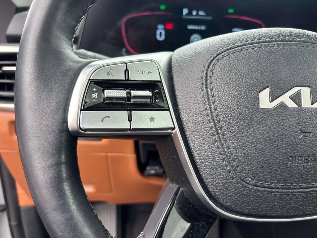 Used 2025 Kia Telluride AWD image 19