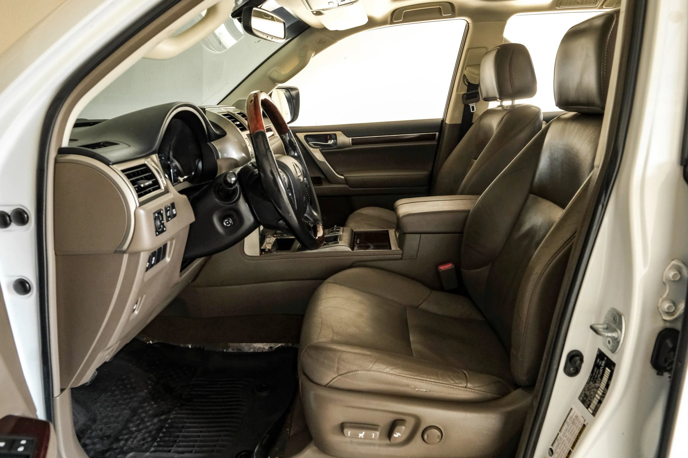 Used 2017 Lexus GX 460 image 3