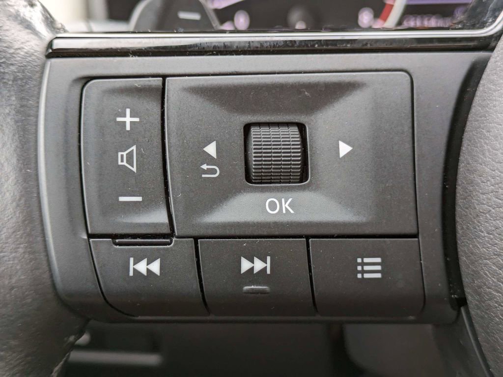 Used 2023 Nissan Rogue SL w/ SL Premium Package image 25