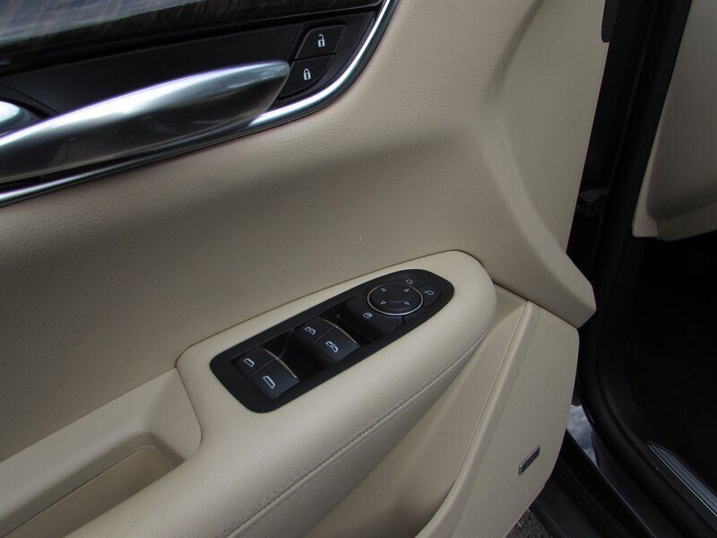 Used 2017 Cadillac XT5 FWD image 9