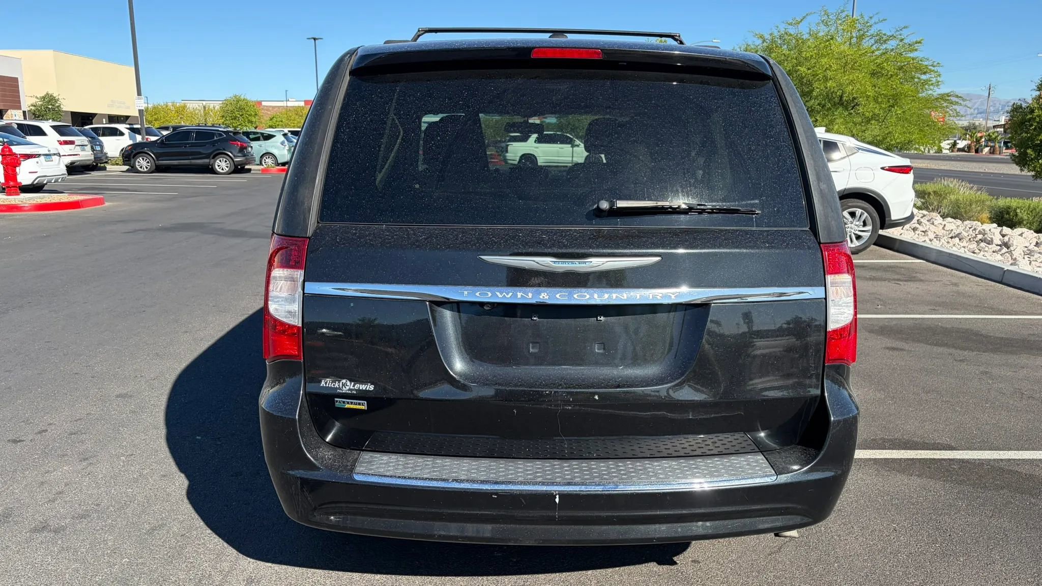 Used 2015 Chrysler Town & Country Touring FWD image 4