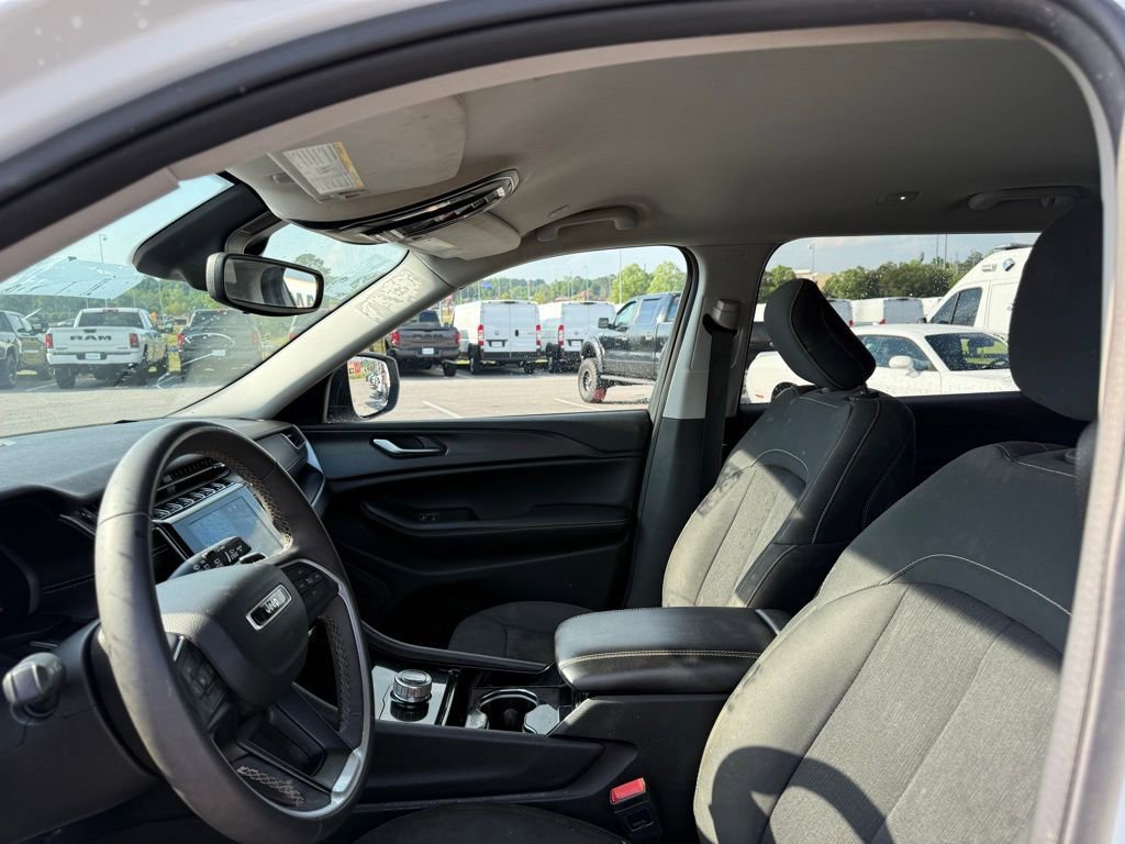 Used 2023 Jeep Grand Cherokee L Laredo RWD image 7