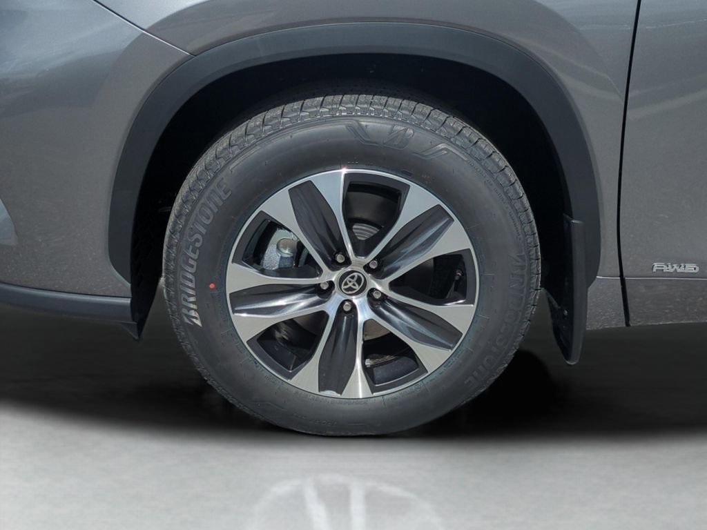 New 2026 Toyota Highlander XLE image 10