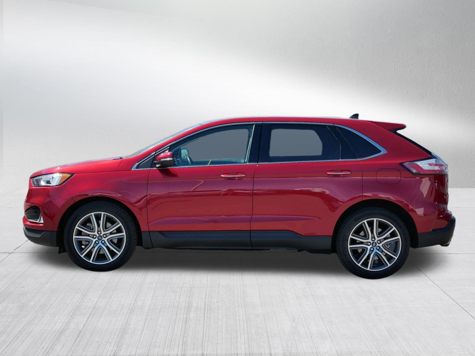 Used 2021 Ford Edge Titanium w/ Class II Trailer Tow Package AWD/4WD image 4