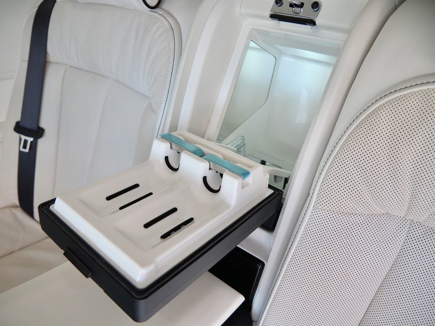 Certified 2022 Rolls-Royce Phantom Extended Wheelbase w/ The Phantom Package RWD image 30