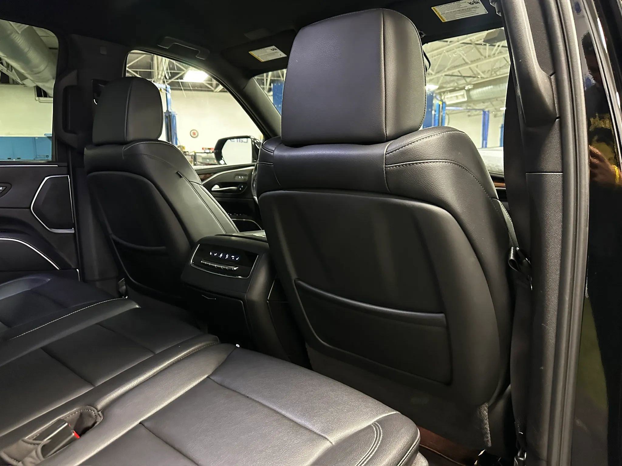 Used 2023 Cadillac Escalade ESV Luxury RWD image 22