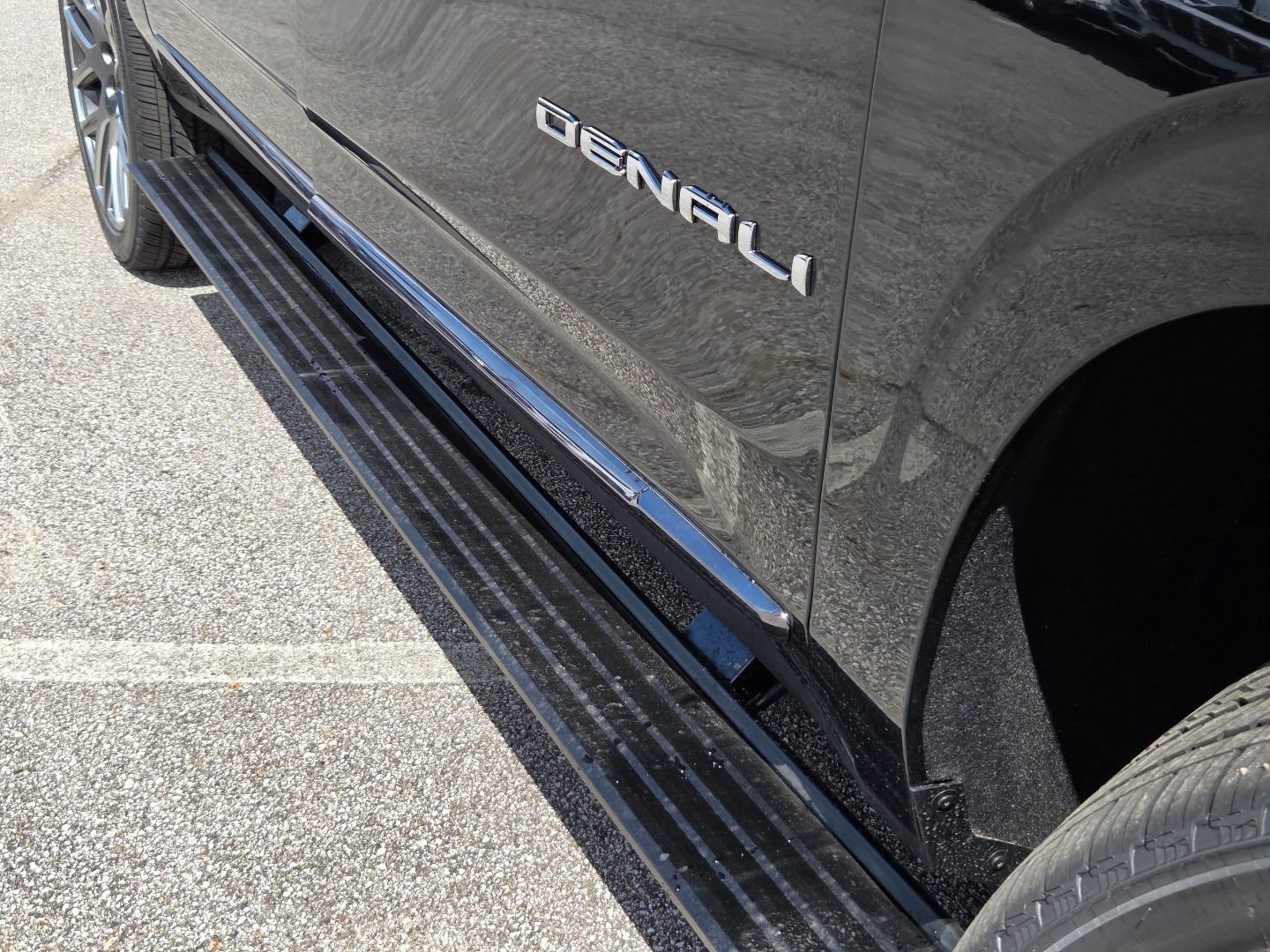 New 2026 GMC Yukon XL Denali Ultimate w/ LPO, Floor Liner Package AWD/4WD image 23