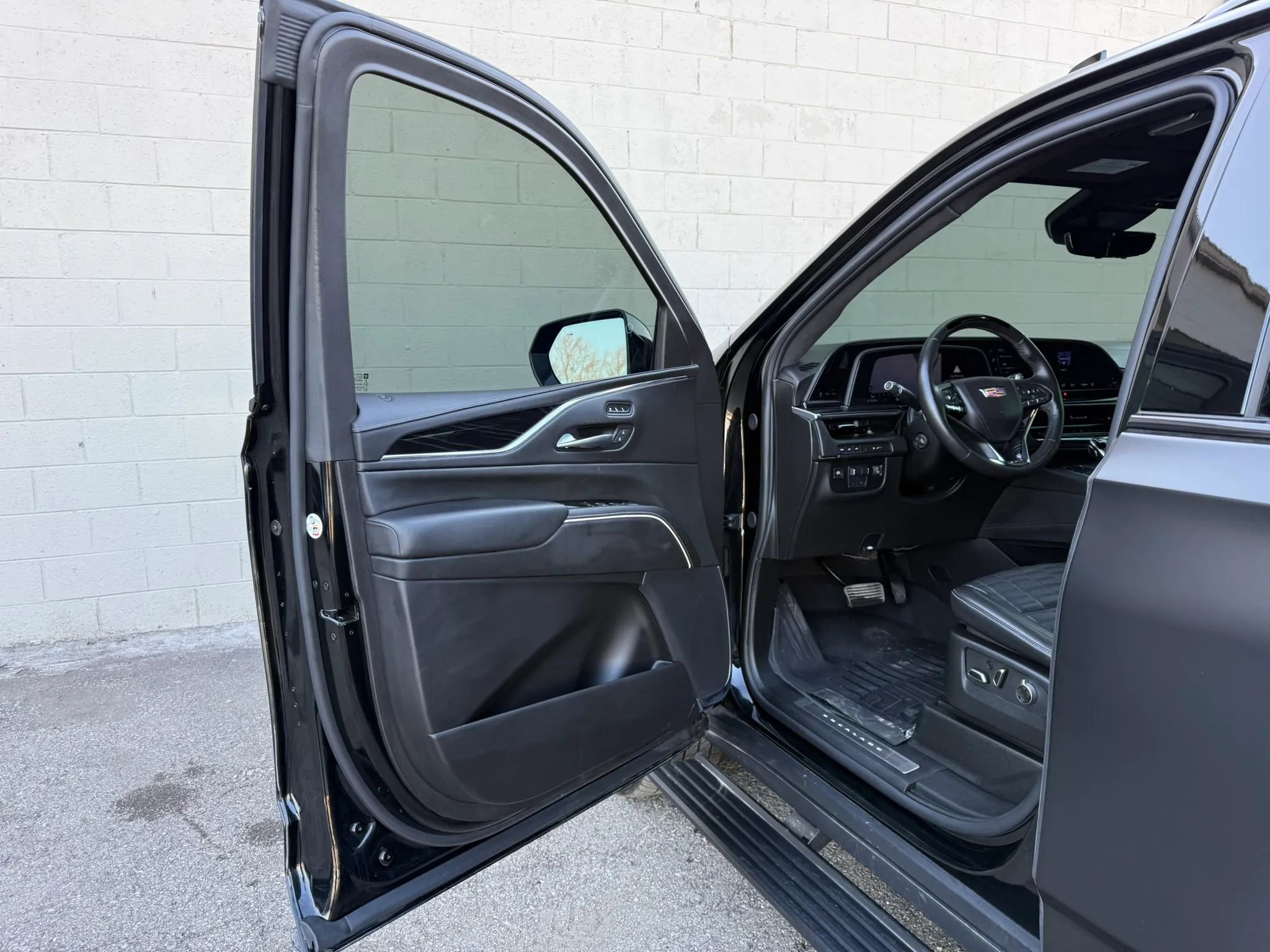 Used 2024 Cadillac Escalade ESV V image 29