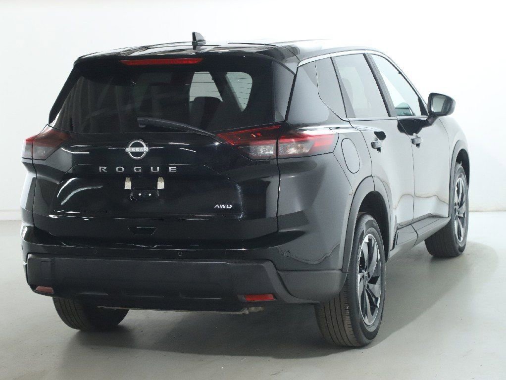 Certified 2025 Nissan Rogue SV image 46
