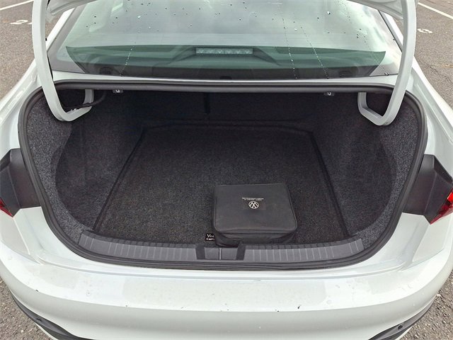 Used 2023 Volkswagen Jetta SE image 29