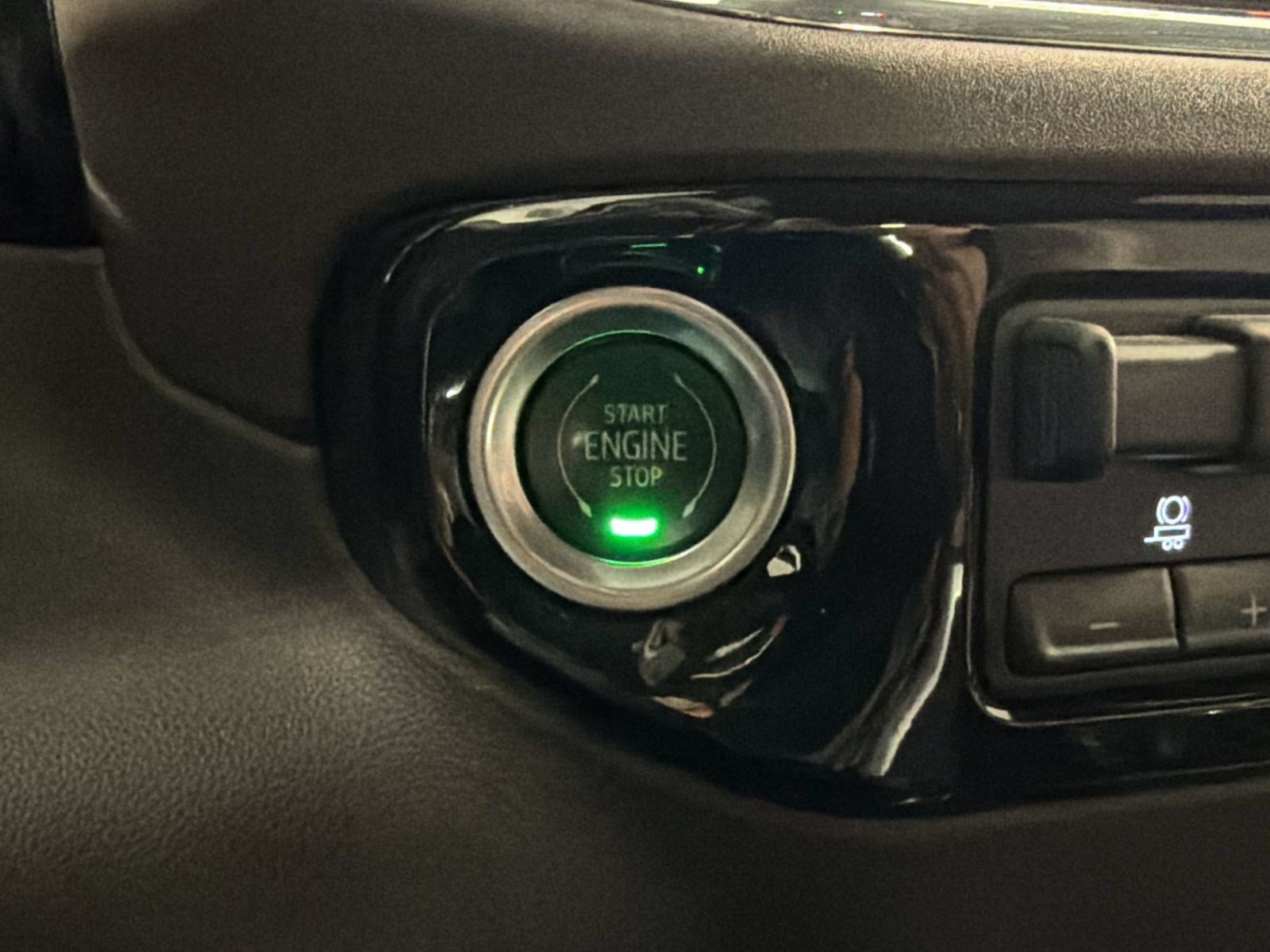 Used 2023 Chevrolet Silverado 1500 LTZ AWD/4WD image 17
