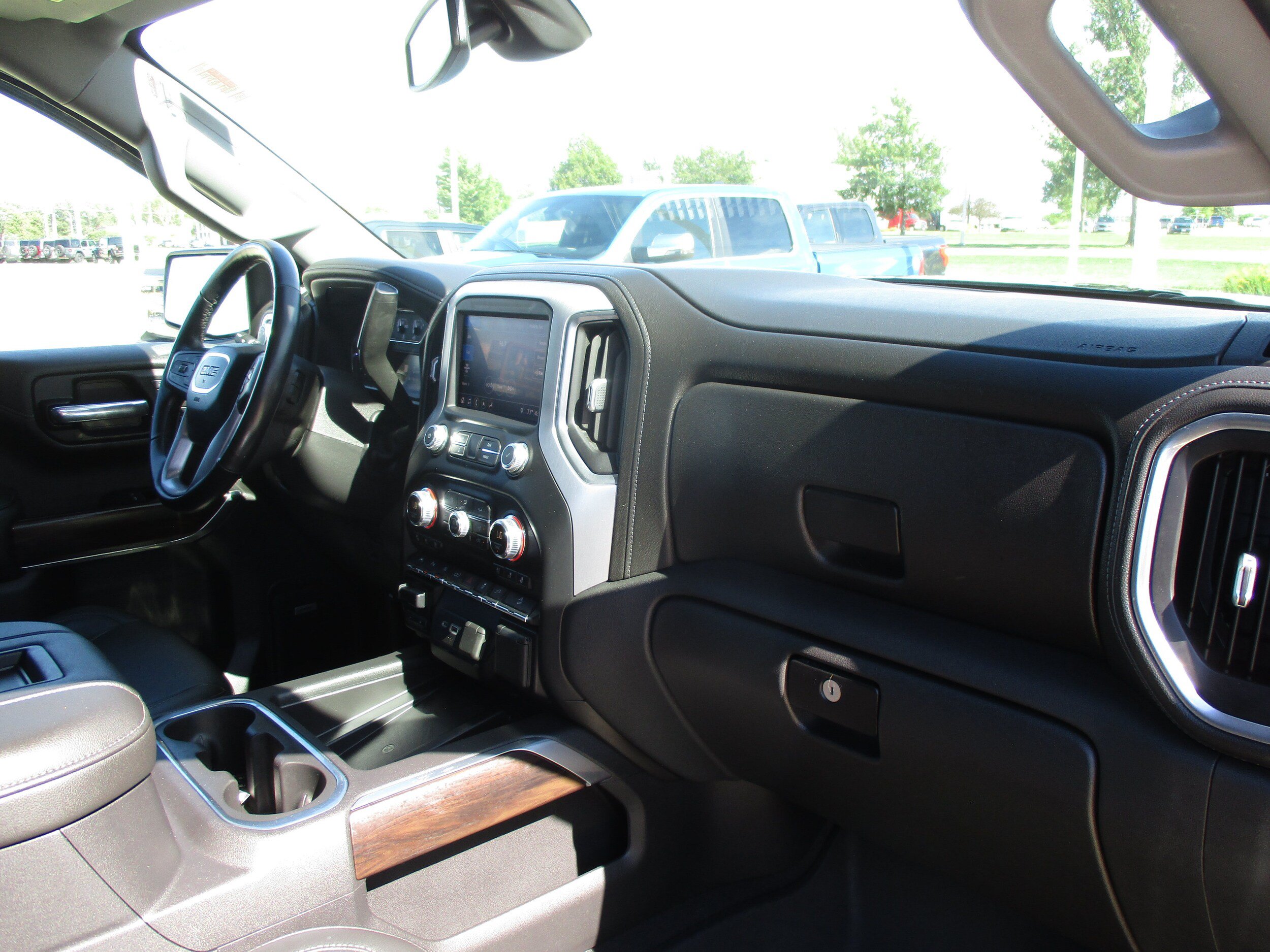 Used 2019 GMC Sierra 1500 SLT w/ SLT Premium Plus Package AWD/4WD image 43