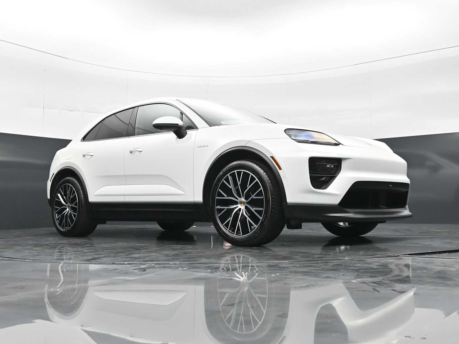 Certified 2025 Porsche Macan Electric RWD image 44