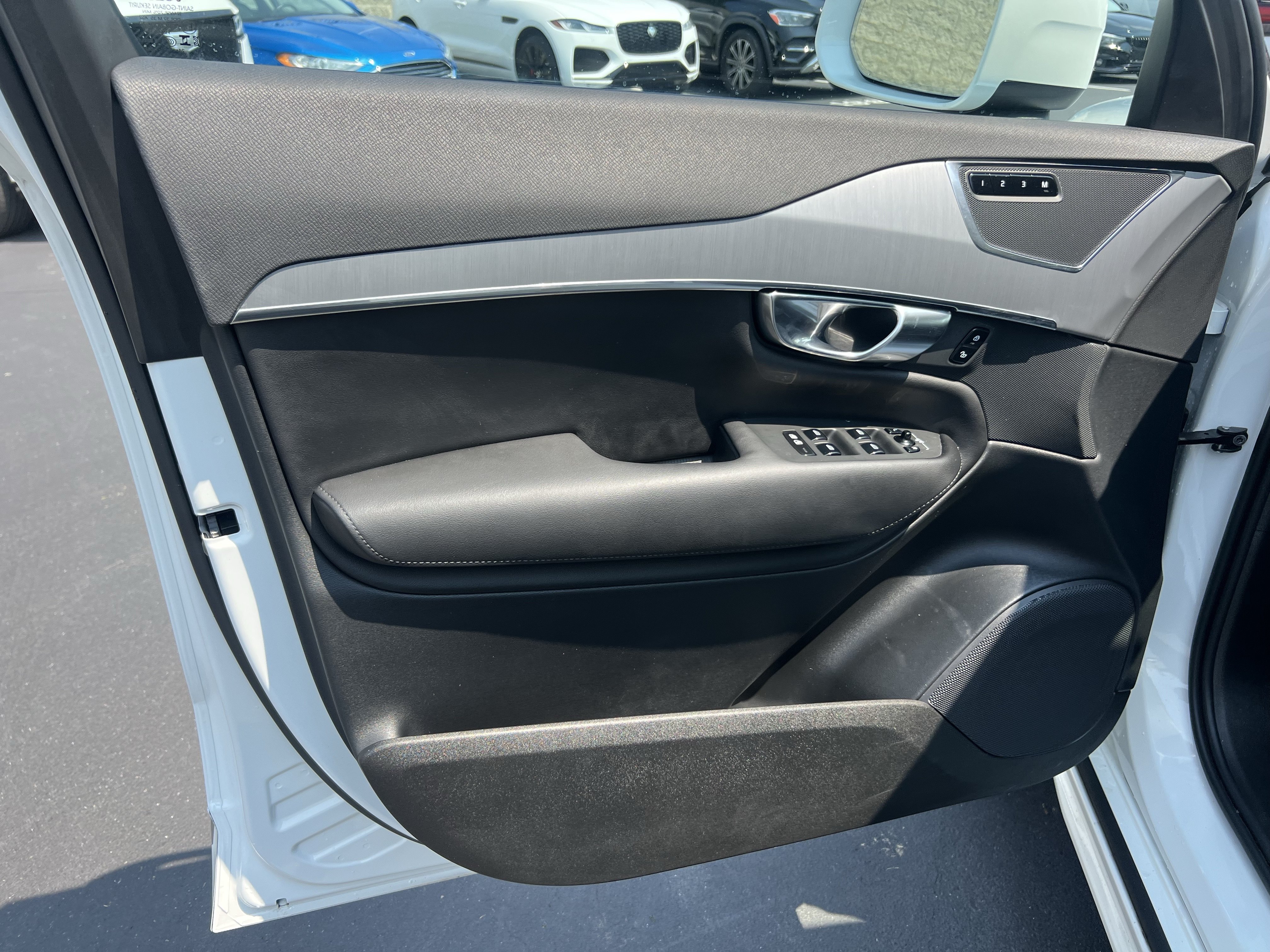 Used 2025 Volvo XC90 B5 Core AWD/4WD image 7