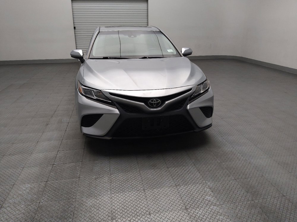 Used 2018 Toyota Camry SE w/ Moonroof Package FWD image 14