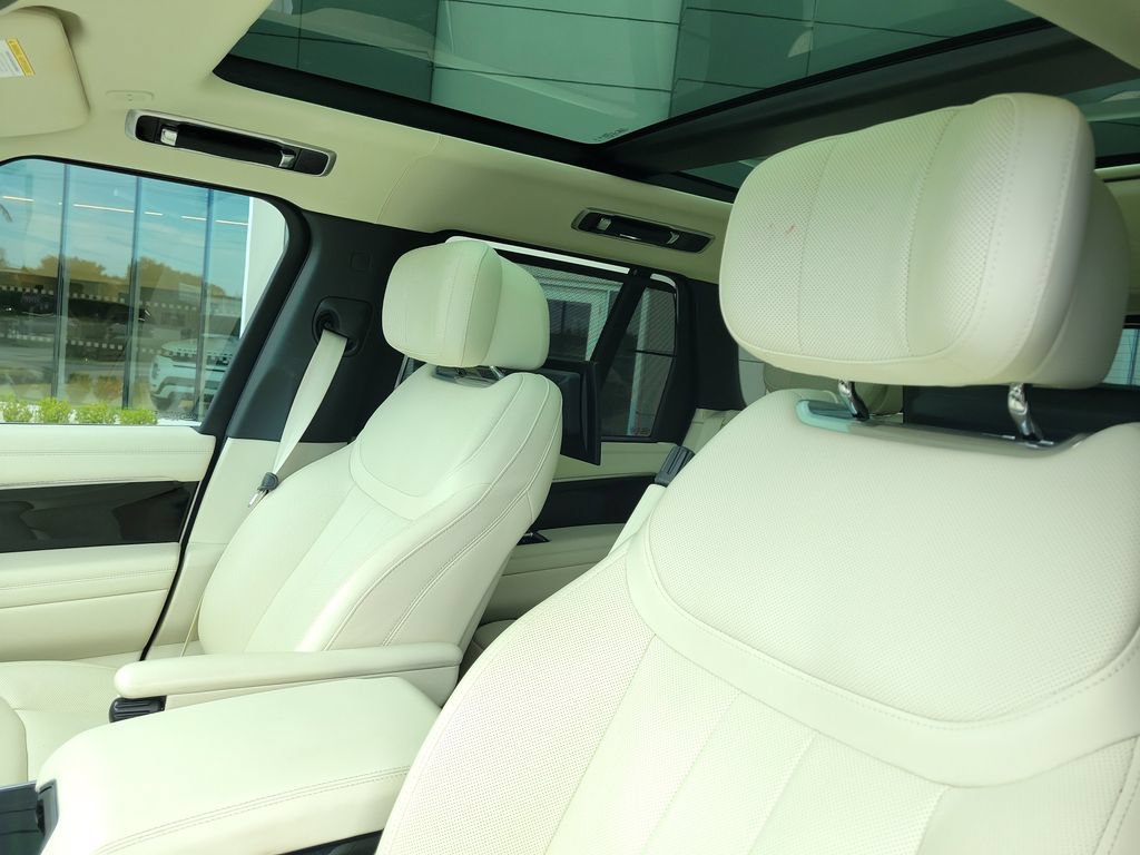 Certified 2025 Land Rover Range Rover Autobiography AWD/4WD image 26