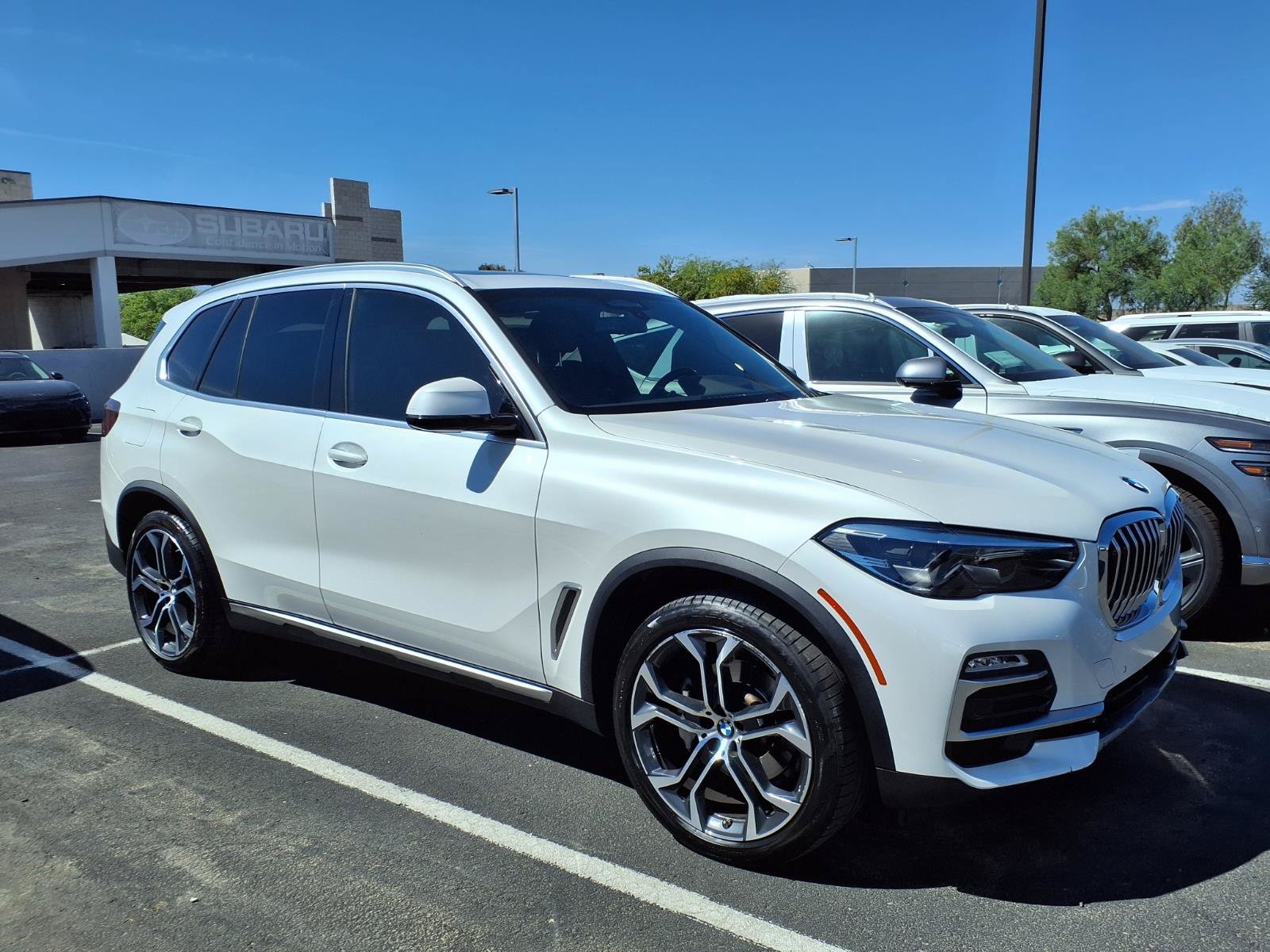 Used 2021 BMW X5 xDrive40i w/ Premium Package 3 AWD/4WD image 2