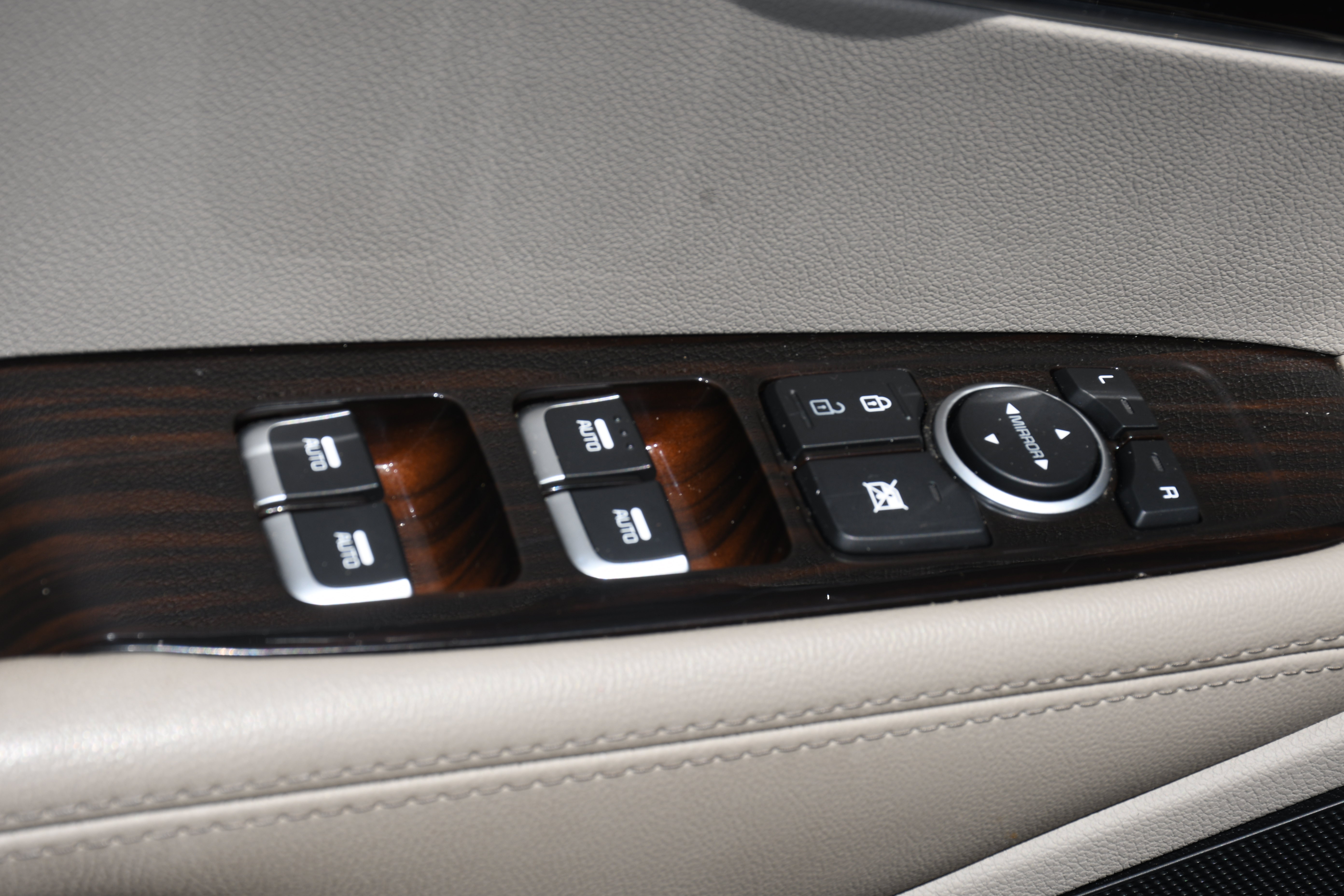 Used 2020 Kia Sorento S FWD image 11
