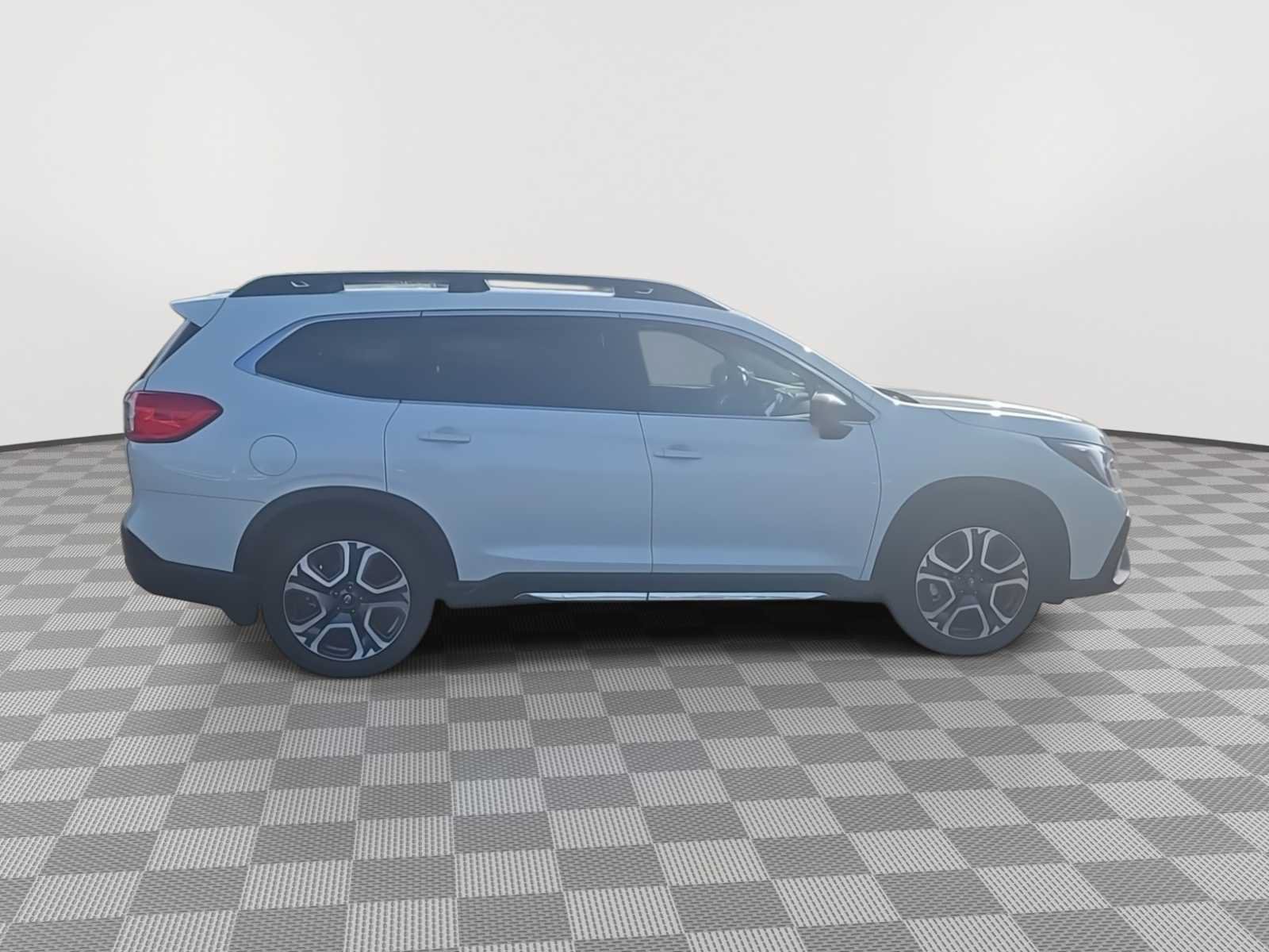 Used 2024 Subaru Ascent Limited w/ Technology Package AWD/4WD image 9