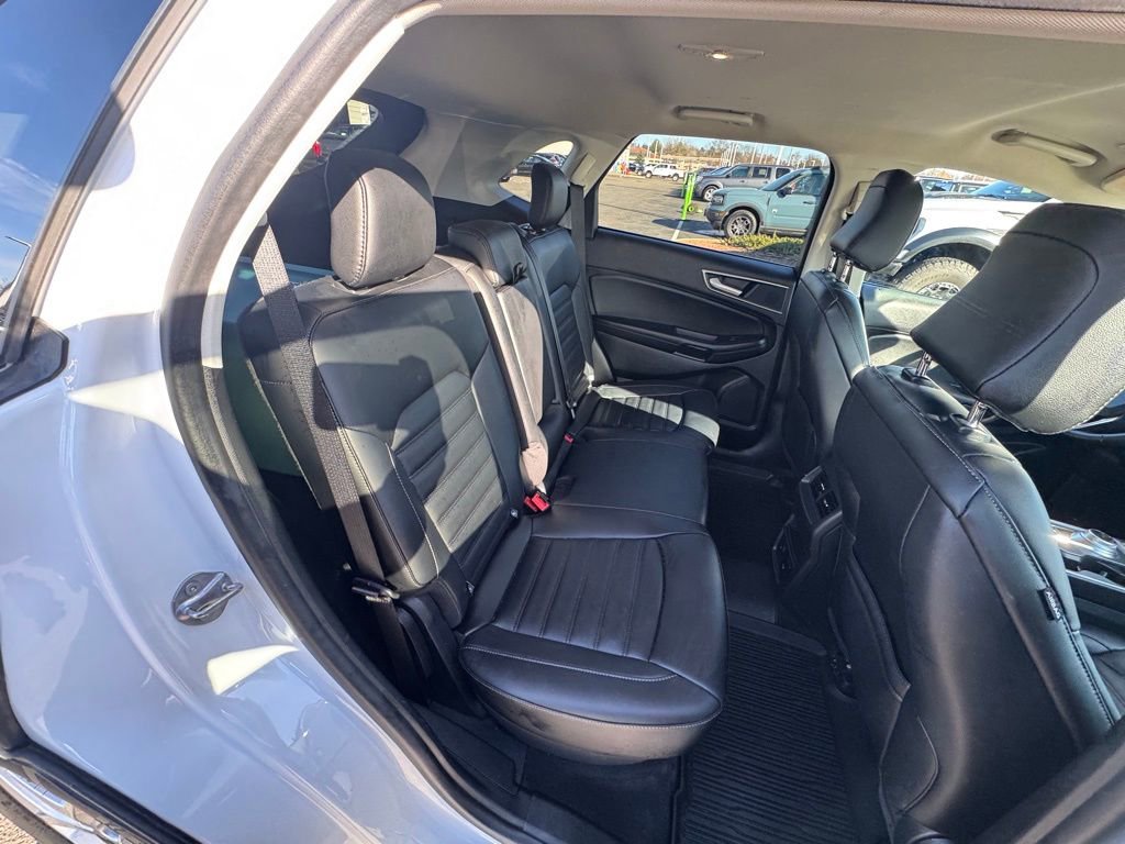 Used 2024 Ford Edge SEL w/ Convenience Package image 16