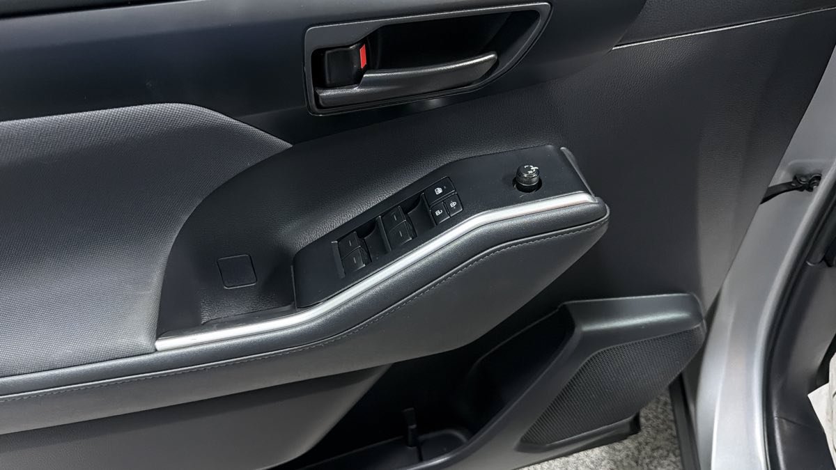 Used 2021 Toyota Highlander LE FWD image 13