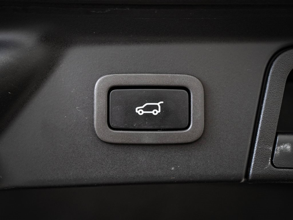 Used 2022 Land Rover Range Rover Velar R-Dynamic S image 22