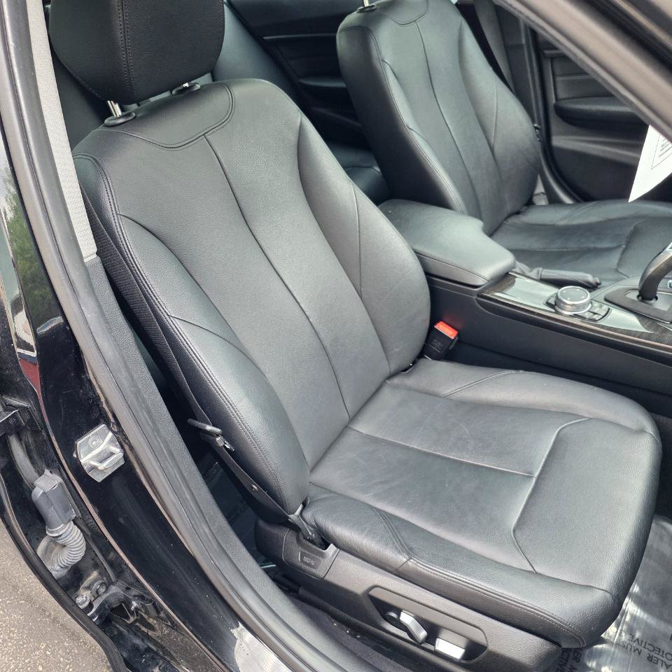 Used 2017 BMW 320i xDrive Sedan AWD/4WD image 26