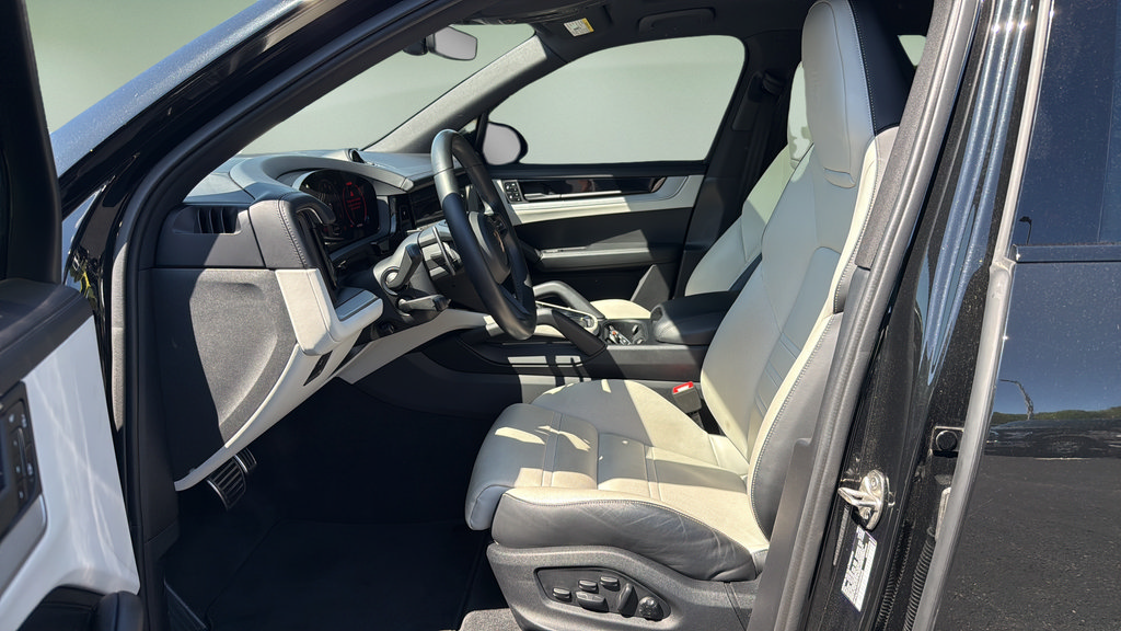 Used 2024 Porsche Cayenne S AWD/4WD image 18