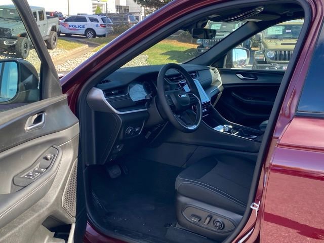 New 2025 Jeep Grand Cherokee Laredo X w/ Luxury Tech Group I AWD/4WD image 14