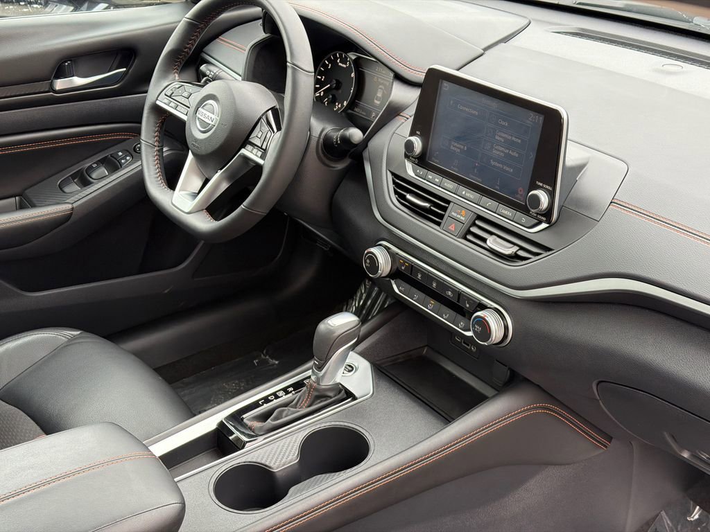 Used 2021 Nissan Altima 2.5 SR w/ SR Premium Package image 9