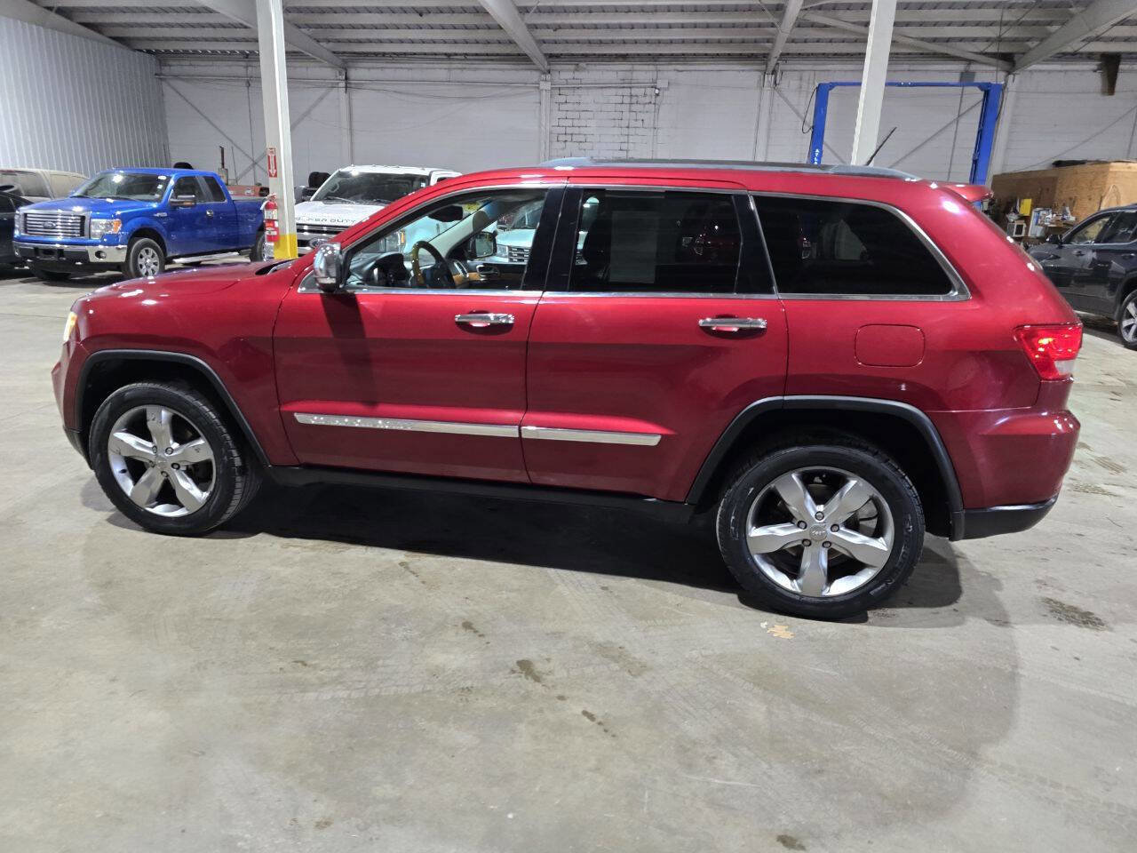 Used 2012 Jeep Grand Cherokee Overland image 6