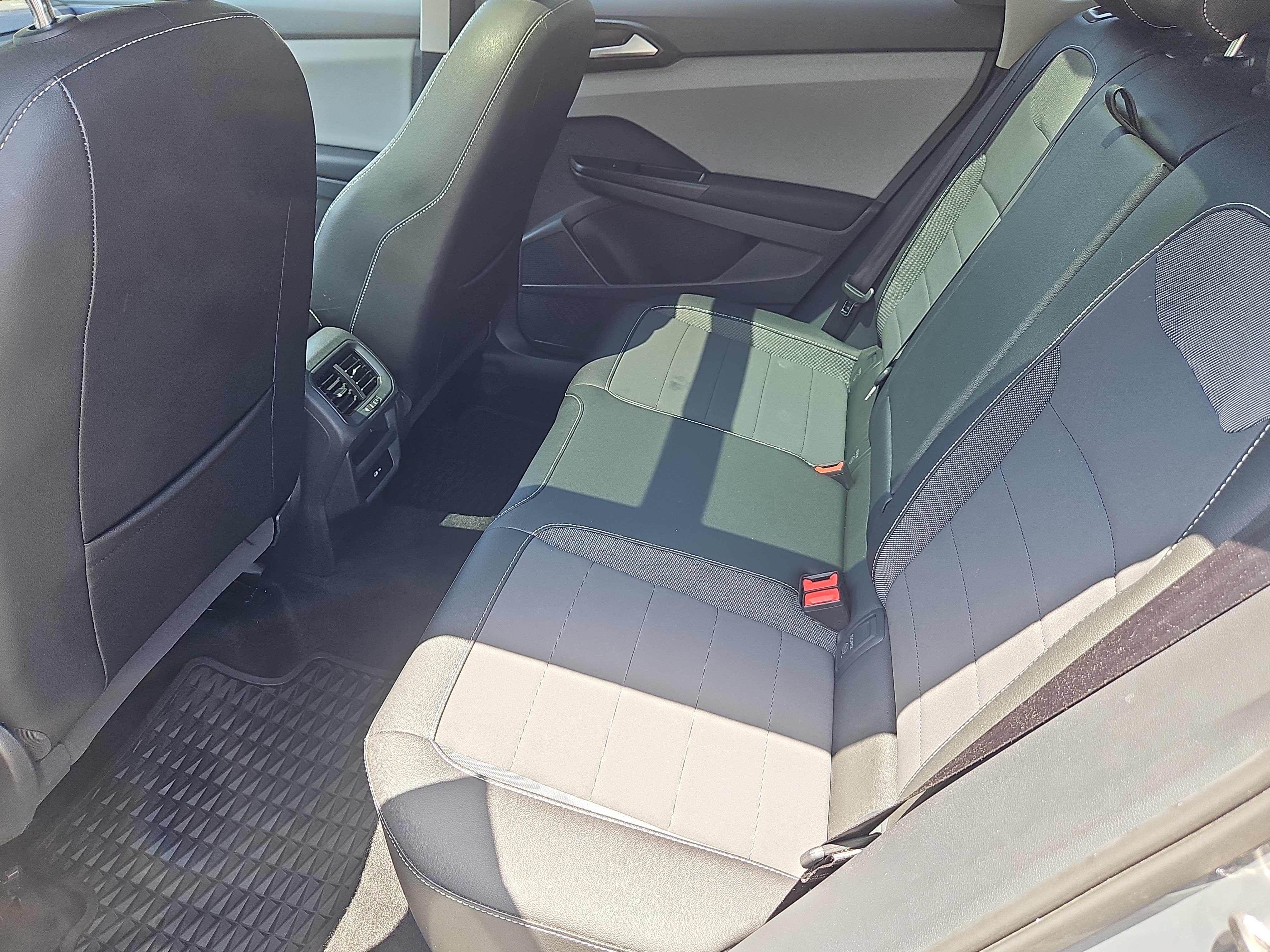 Certified 2023 Volkswagen Taos SE w/ Panoramic Sunroof Package AWD/4WD image 30