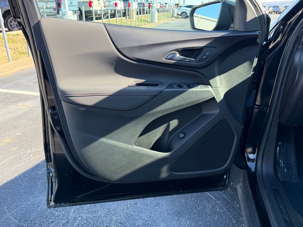 Used 2022 Chevrolet Equinox RS w/ LPO, Floor Liner Package image 13