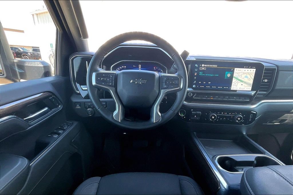 Used 2024 Chevrolet Silverado 2500 LT w/ Midnight Edition image 7