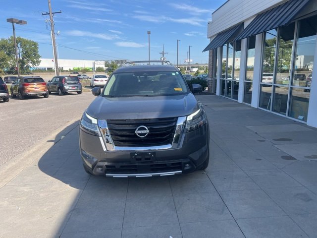 Used 2024 Nissan Pathfinder Platinum w/ Cargo Package image 12