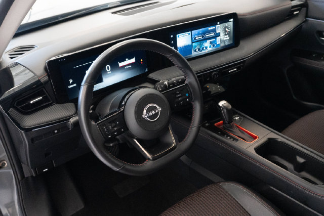 Used 2025 Nissan Kicks SR AWD/4WD image 3