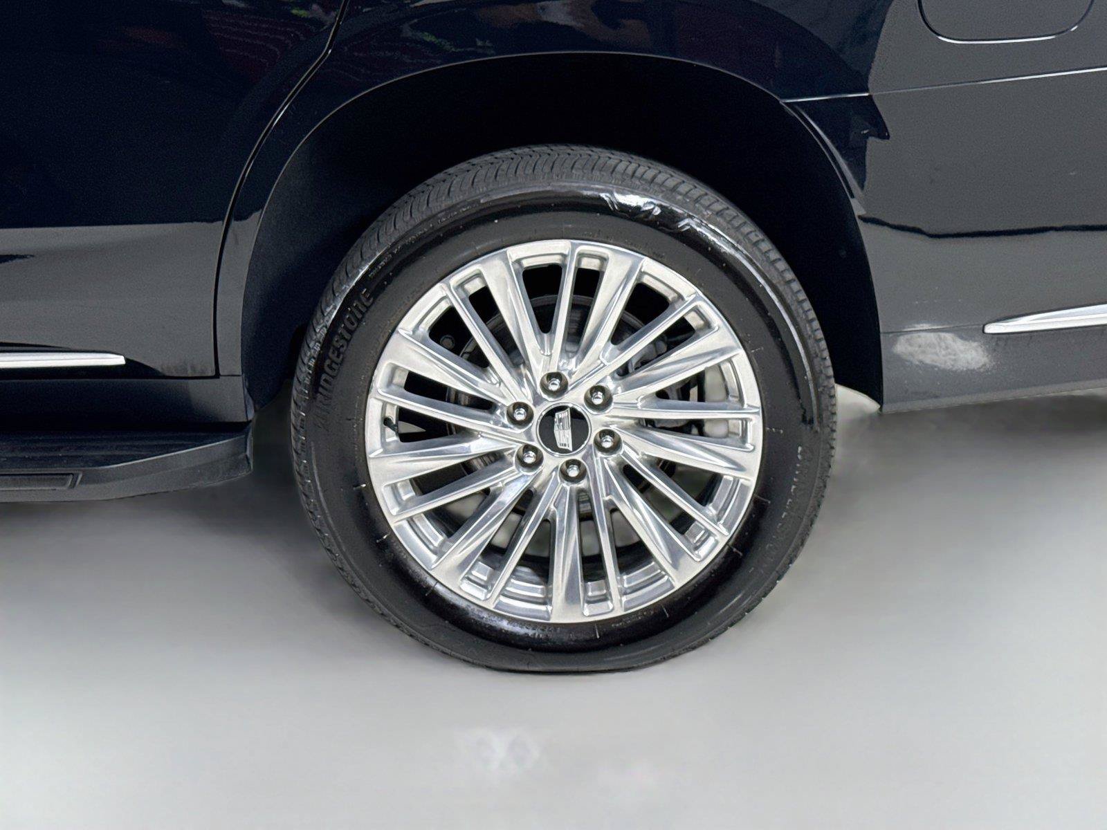 Used 2022 Cadillac Escalade Luxury AWD/4WD image 37