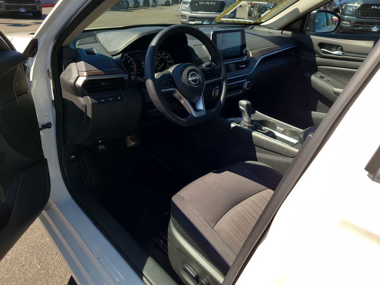 Used 2025 Nissan Altima 2.5 SV FWD image 10