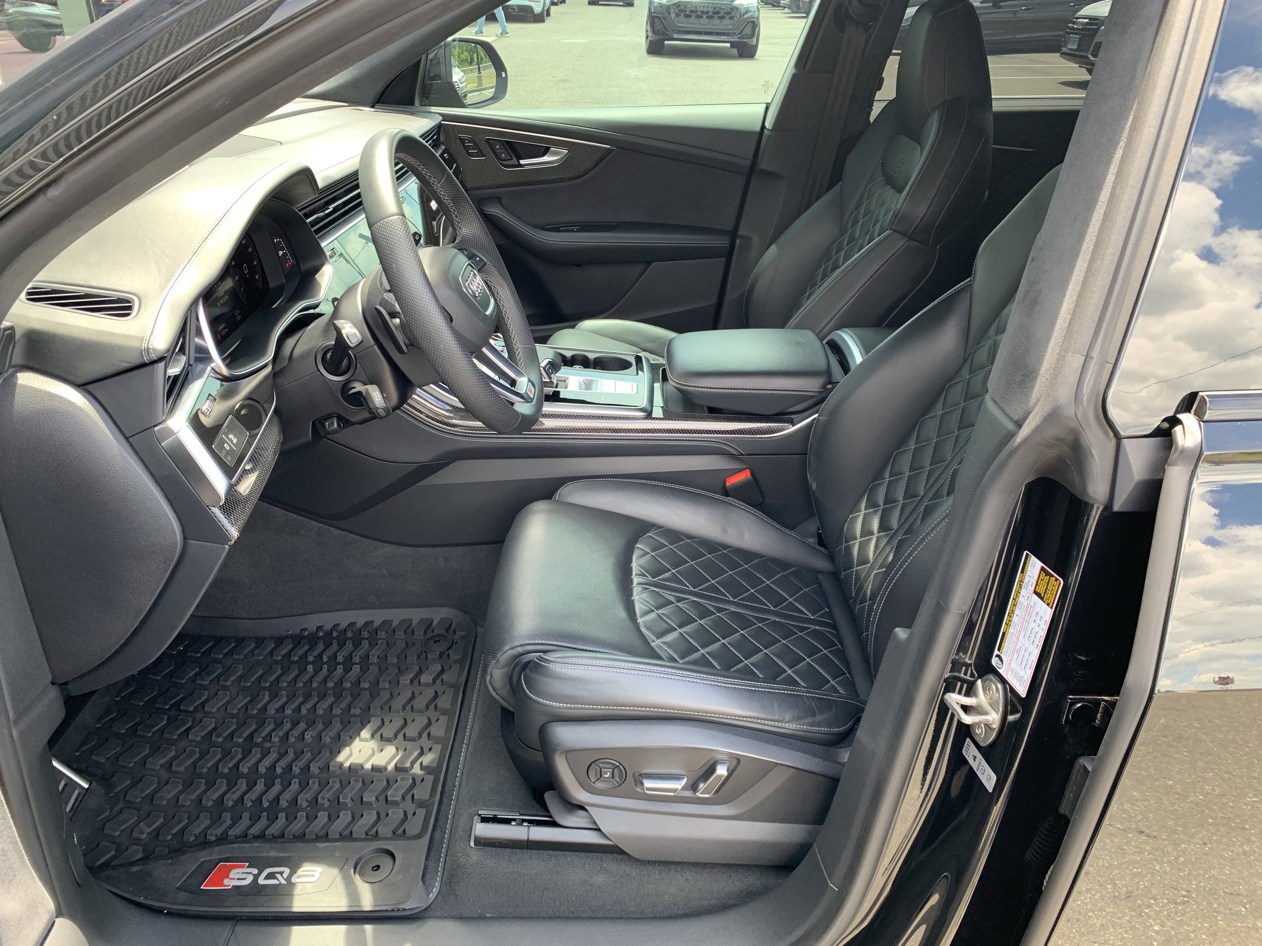 Certified 2023 Audi SQ8 Premium Plus w/ SQ8 Luxury Package AWD/4WD image 5