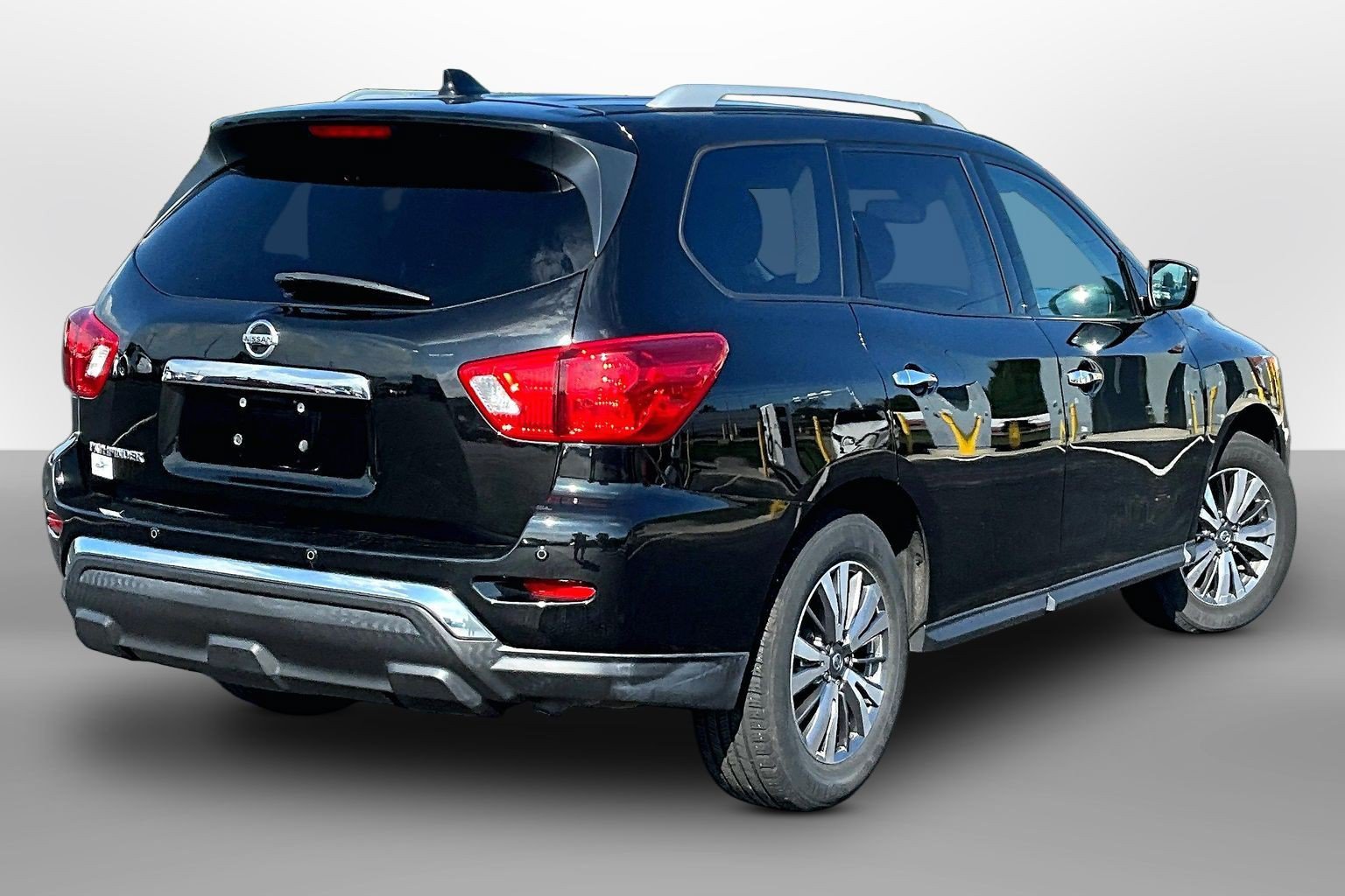 Used 2020 Nissan Pathfinder SV FWD image 10