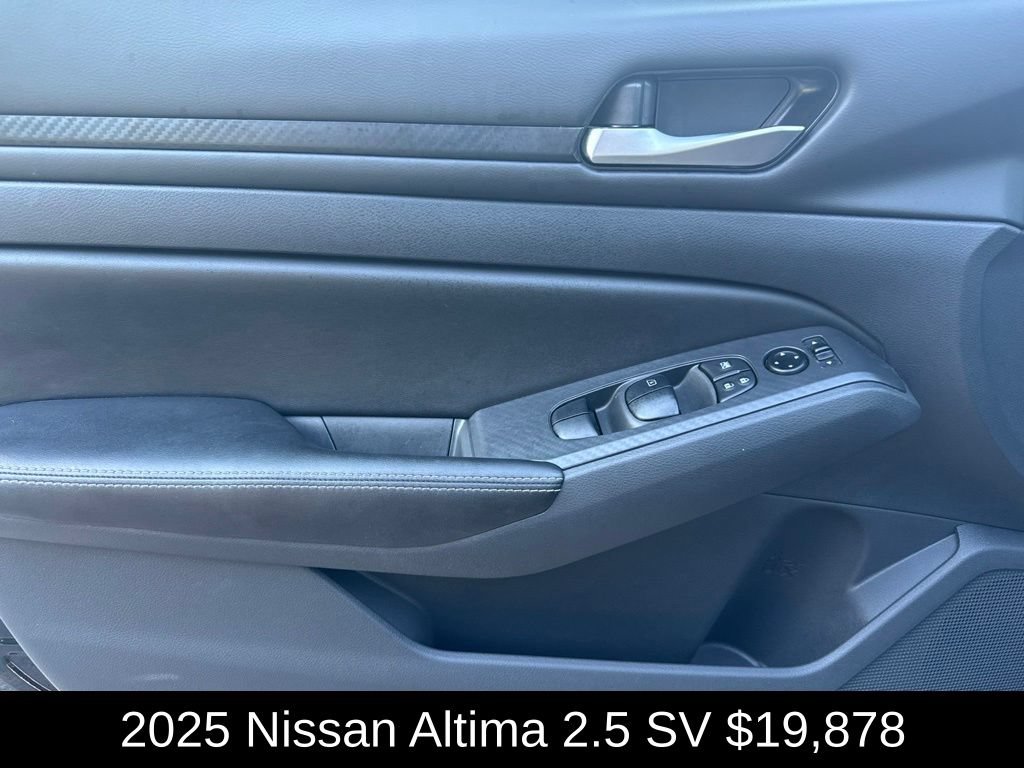 Used 2025 Nissan Altima 2.5 SV FWD image 11