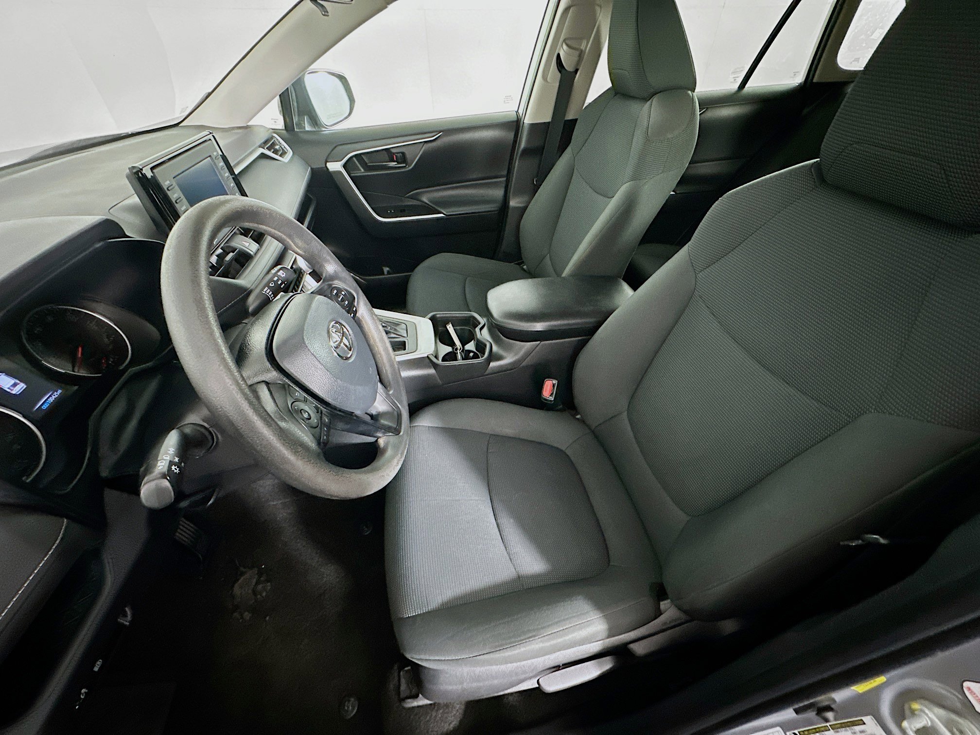 Used 2021 Toyota RAV4 LE FWD image 13