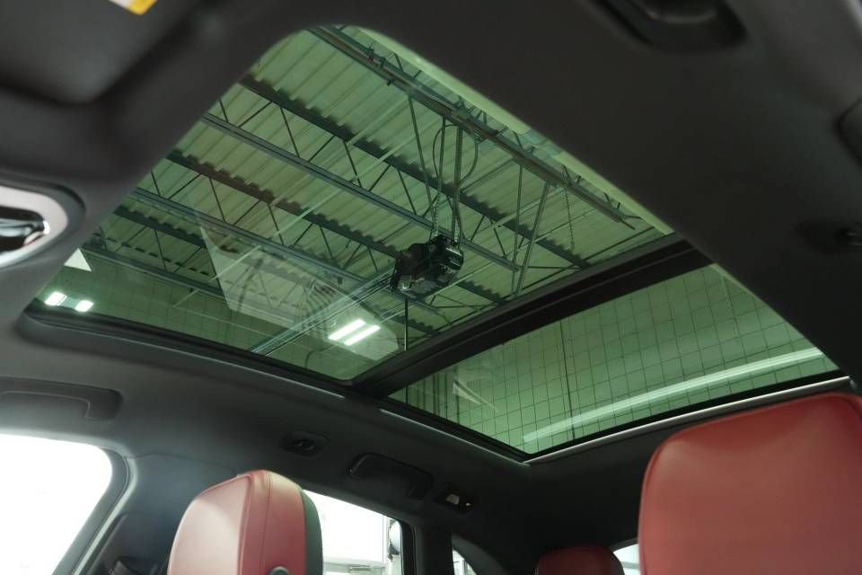 New 2026 Porsche Macan AWD/4WD image 36