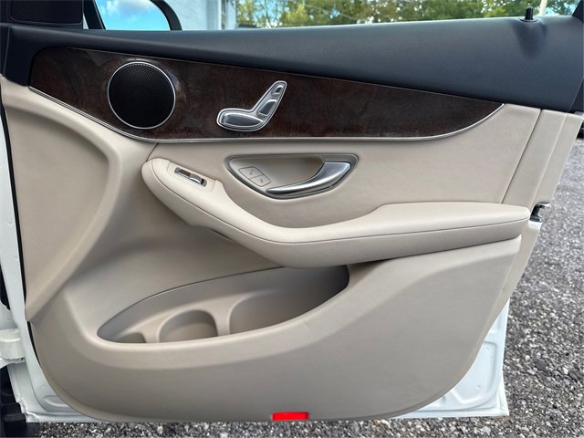 Used 2018 Mercedes-Benz GLC 300 4MATIC w/ Premium Package image 23