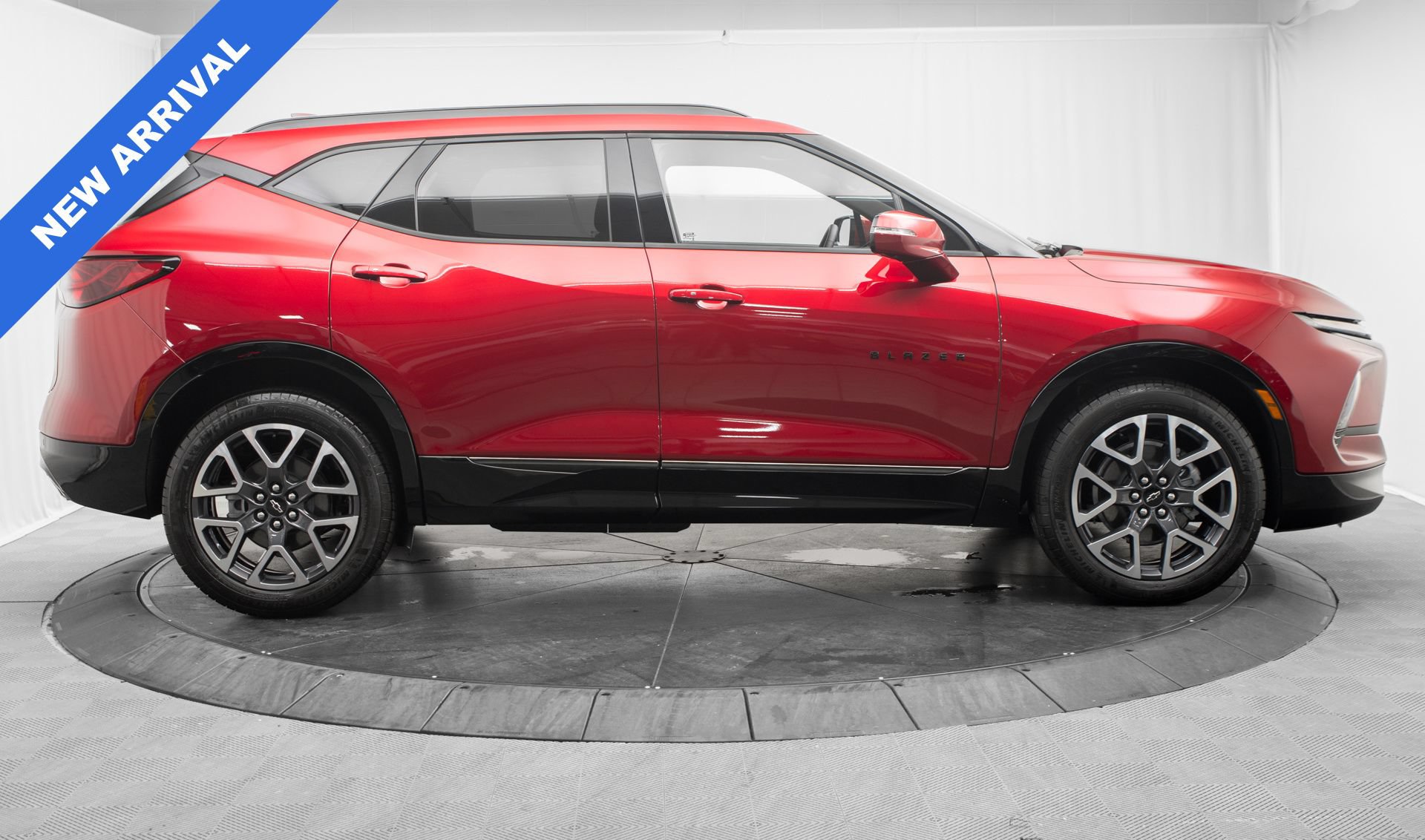 Used 2025 Chevrolet Blazer RS w/ Driver Confidence II Package AWD/4WD image 2